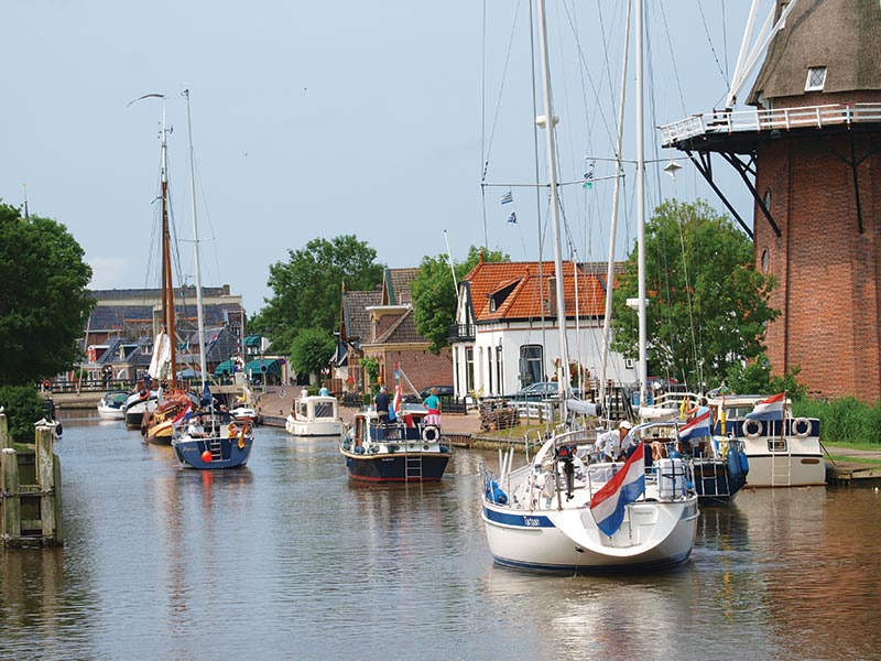 Ontdek het noorden vanuit de ‘Off the boat On the Bike’ locatie It Posthûs-Burdaard. Info: www.posthusburdaard.nl.