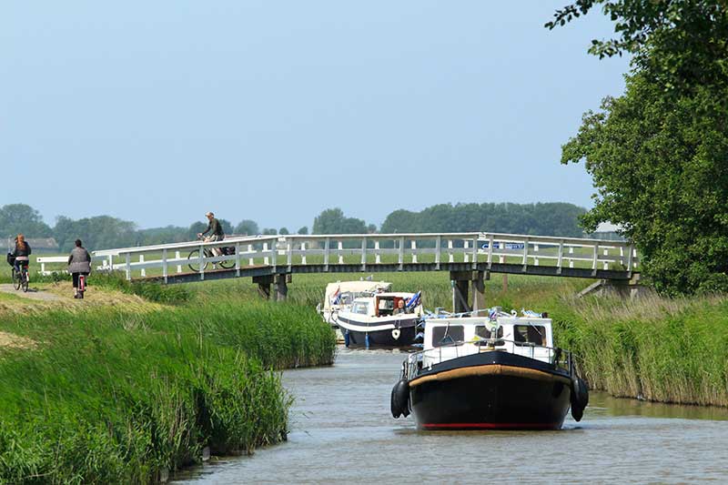 De Noordelijke Elfstedenroute is rijk aan terpen, terrasjes, smakelijke verrassingen, unieke winkeltjes, ateliers en..... originele Friese streekproducten!