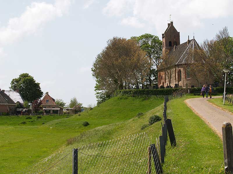 De Noordelijke Elfstedenroute is rijk aan terpen, terrasjes, smakelijke verrassingen, unieke winkeltjes, ateliers en..... originele Friese streekproducten!
