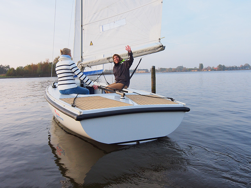Zeilen in het vroege voorjaar, late najaar of zelfs in de winter? Het kan veilig met de zeer stabiele Motion 670, zegt Eva Meijer. Fotografie: Friesland Holland Nieuwsdienst, Albert Hendriks.