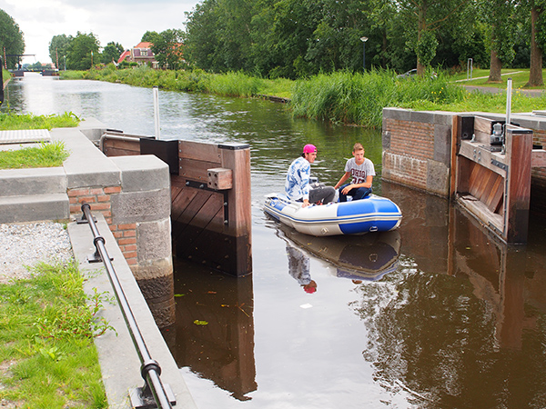 Het nieuwe Polderhoofdkanaal: veel baggerwerk, nieuwe kaden en aanlegplaatsen, tien nieuwe bruggen en twee sluizen (één nieuwe en één ingrijpend gerestaureerde). Fotolocatie: tussen Nij Beets en De Veenhoop.